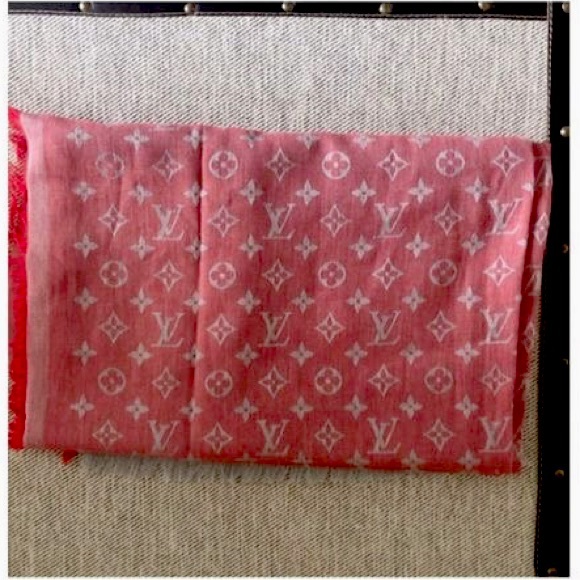Scarf - Picture 1 of 2